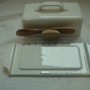 Dowan Butter Covered Dish White w/Wood Spoon Attached VGUC